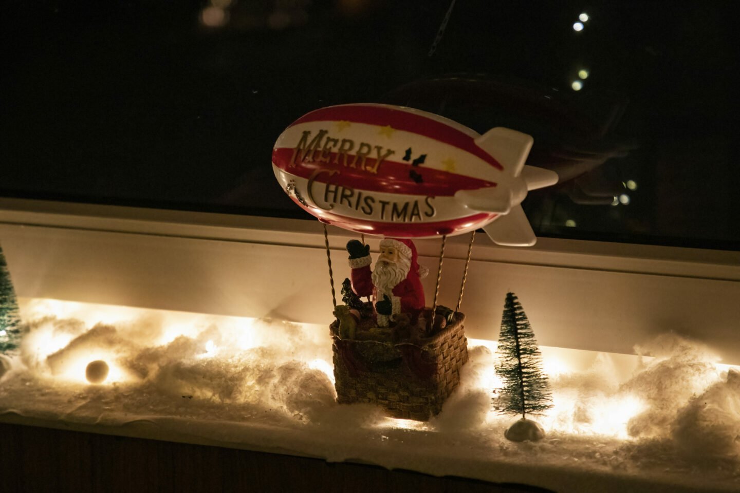 Juledekoration med luftskib på Juleskibet Svanen